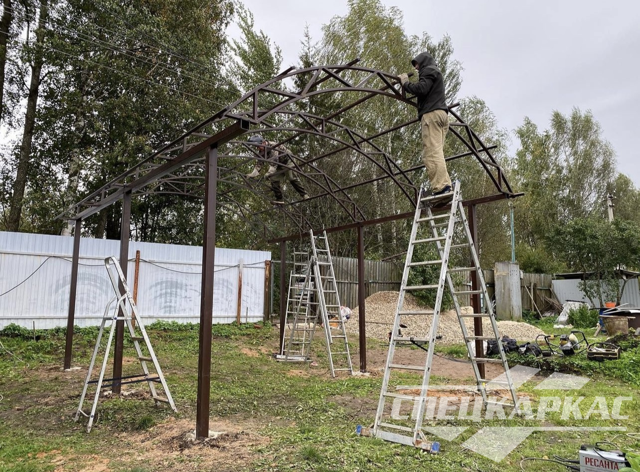 Простой навес для машины из поликарбоната №90 - с доставкой и установкой в  Москве